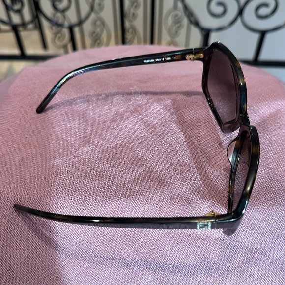 🔥Fendi🔥Sunglasses🔥Made in Italy🔥 - Picture 3 of 5